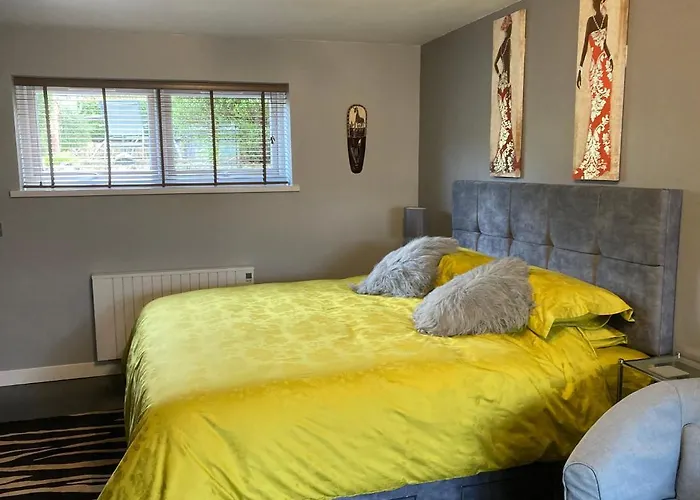Twin Gates Annexe